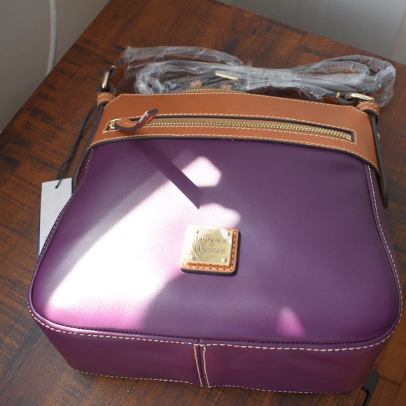 NWT Dooney & Bourke Purple and Tan Wexford leather Crossbody Bag and dust pouch - Picture 2 of 11